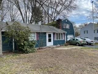 view of front of house featuring a gambrel roof