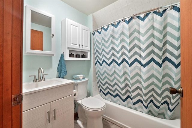 full bathroom with toilet, vanity, and shower / bath combo