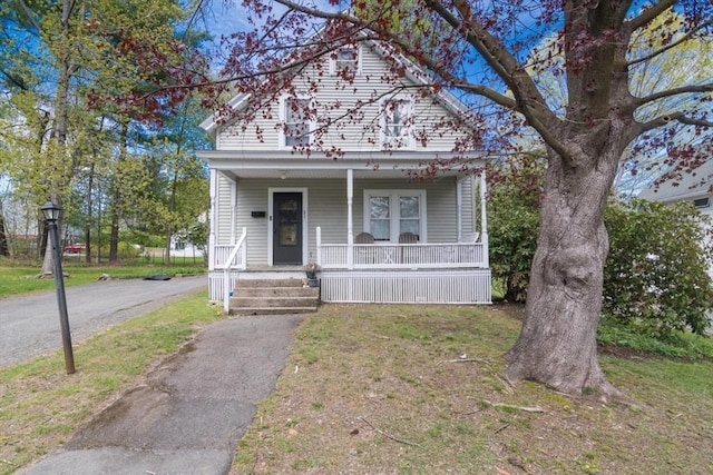 view of front of house featuring driveway and covered porch