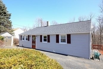 ranch-style home featuring a storage shed