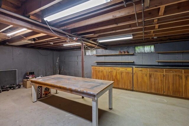 1372 Gardners Neck Rd, Swansea, MA 02777