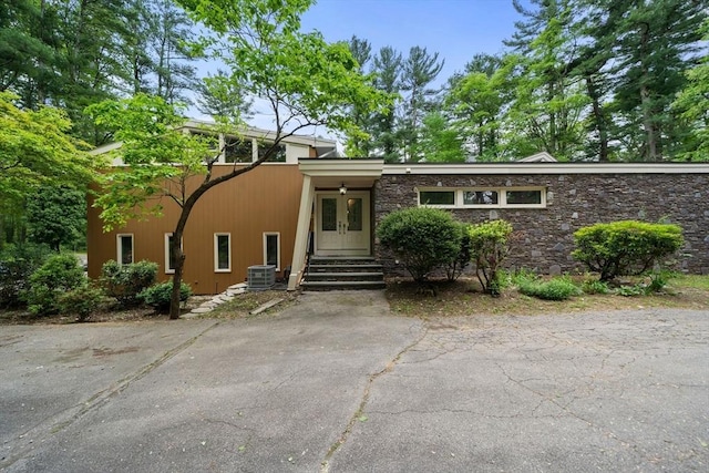 181 Thayer Farms Rd, Attleboro, MA 02703 - mid-century home featuring stone siding and central AC unit