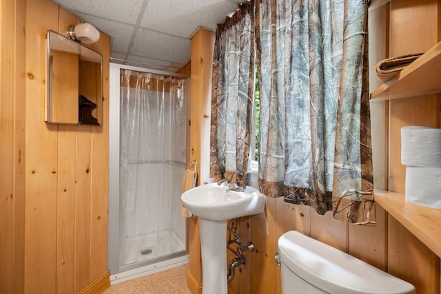 181 Thayer Farms Rd, Attleboro, MA 02703 - bathroom featuring a shower stall, a paneled ceiling, toilet, and baseboards