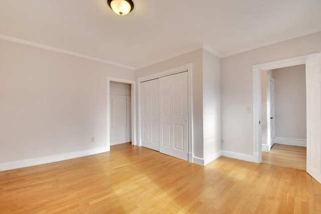 unfurnished bedroom featuring light hardwood / wood-style flooring and crown molding