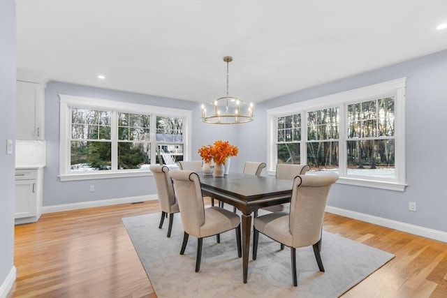 dining area featuring recessed lighting, a notable chandelier, light wood-style flooring, and baseboards