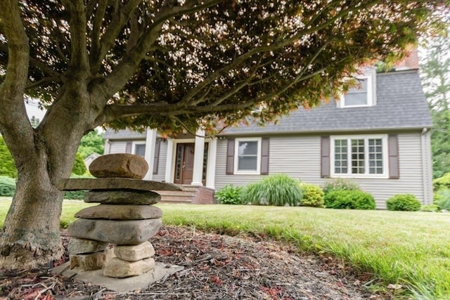 35 Crest Rd, Lynnfield, MA 01940 - view of front of home with a front lawn