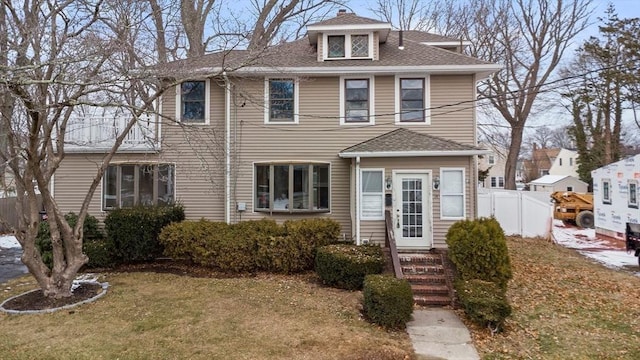 view of front facade with a front yard