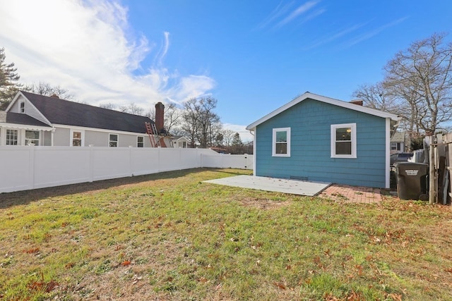 view of yard featuring a patio