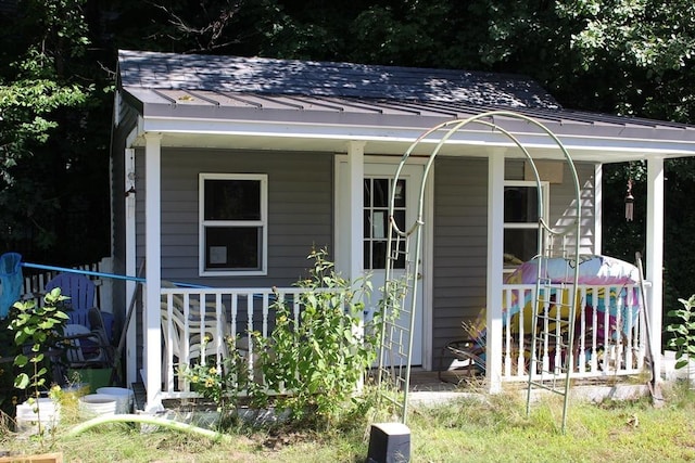 view of outdoor structure featuring a porch