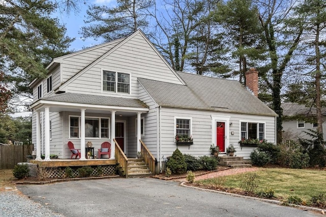 view of front of property featuring covered porch and a front yard