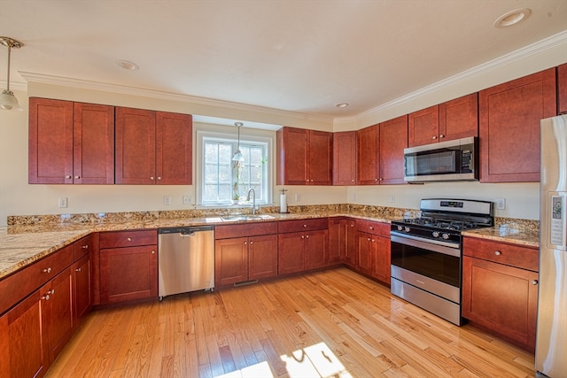 kitchen featuring stainless steel appliances, sink, light hardwood / wood-style floors, crown molding, and decorative light fixtures