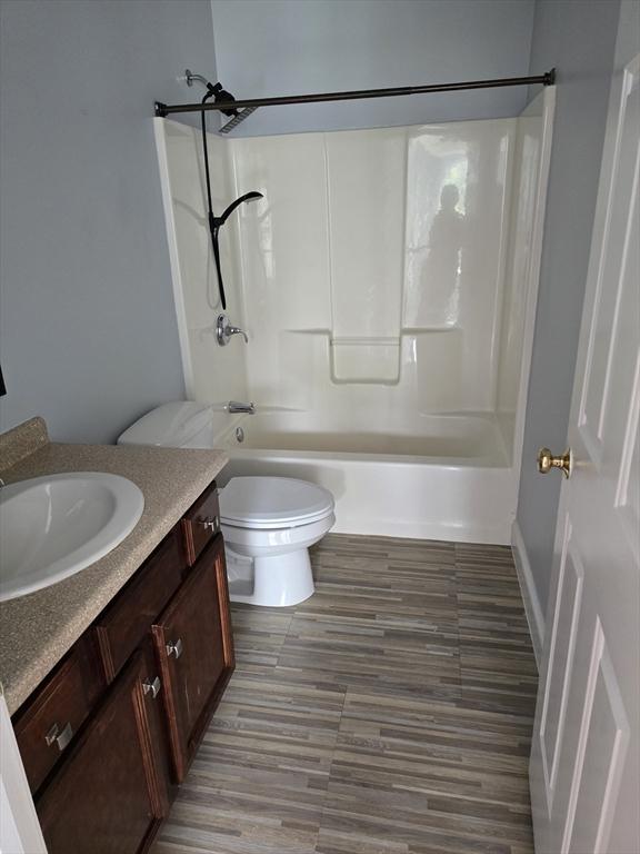 62 Saint Anthony St, Fitchburg, MA 01420 - bathroom featuring vanity, bathtub / shower combination, and wood finished floors