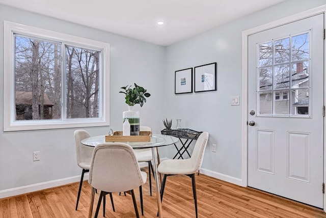 dining area featuring recessed lighting, light wood-type flooring, and baseboards