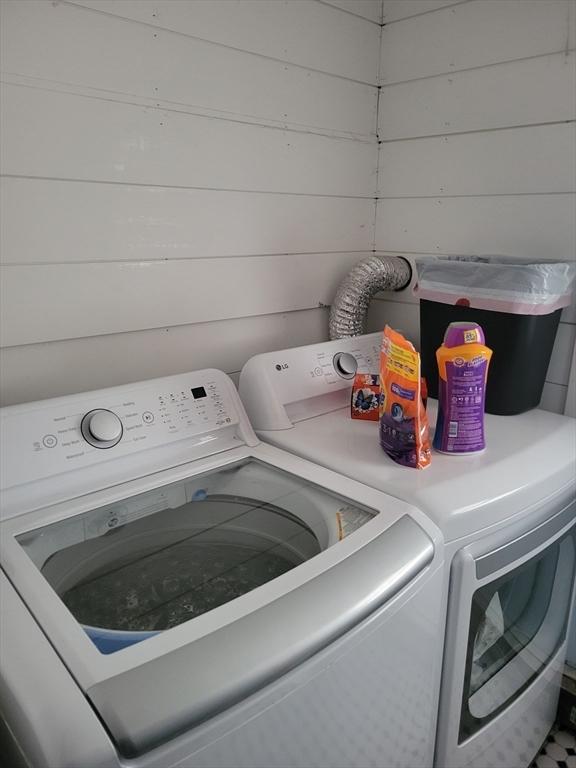 clothes washing area with laundry area and washing machine and dryer