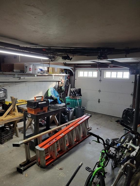 garage featuring concrete block wall