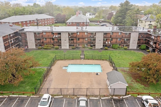 drone / aerial view of a pool area