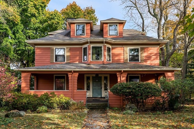 view of front of property with a front lawn