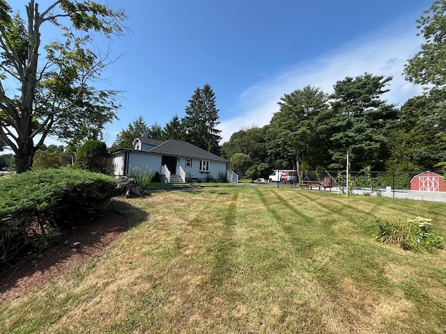 view of yard featuring a storage shed