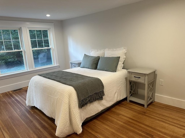 bedroom featuring dark wood-style flooring, recessed lighting, visible vents, and baseboards