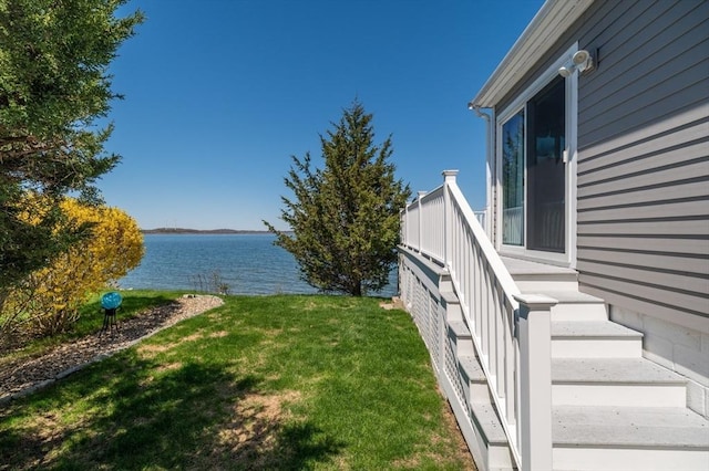 view of yard featuring a water view