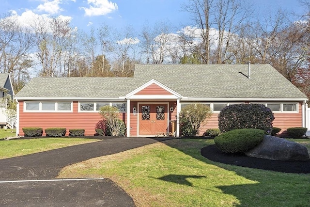 51 Fox Meadow Rd Unit A, Leominster, MA 01453 - view of front facade featuring a shingled roof and a front lawn