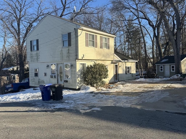 view of front facade featuring a storage shed