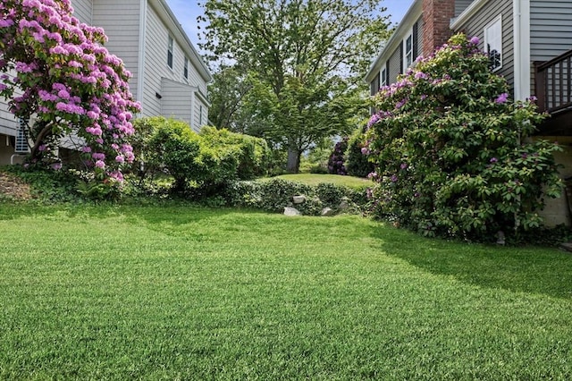 18 E St, Beverly, MA 01915 - view of grassy yard