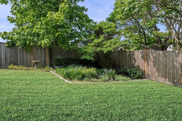 18 E St, Beverly, MA 01915 - view of yard