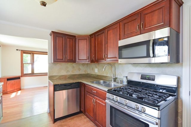 248 Levin Rd, Rockland, MA 02370 - kitchen featuring stainless steel appliances, a sink, light wood finished floors, tasteful backsplash, and crown molding