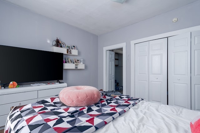 bedroom featuring a closet