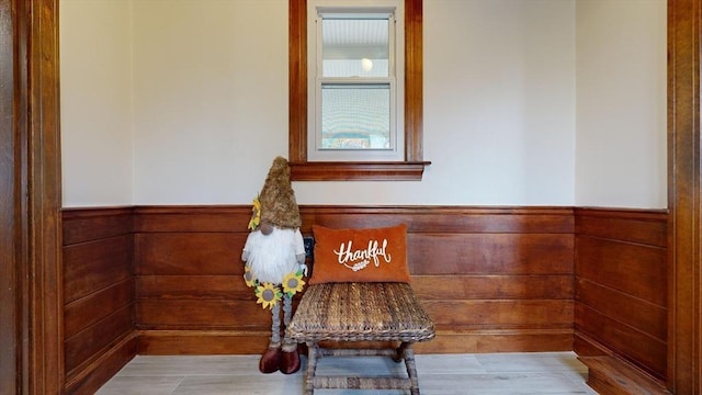 interior details with hardwood / wood-style floors