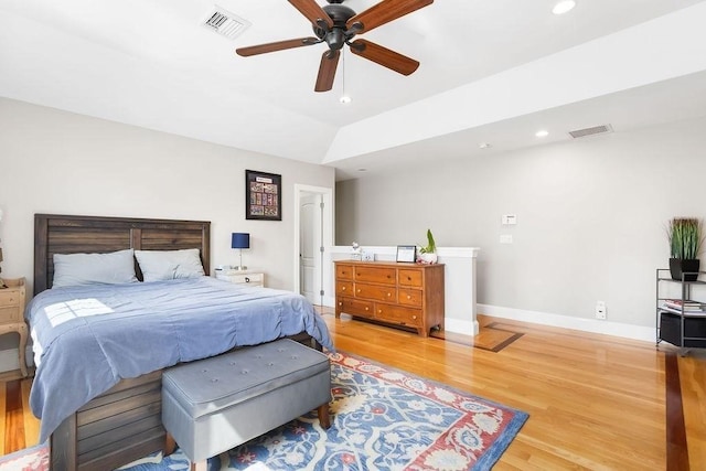 bedroom with wood finished floors, recessed lighting, baseboards, and a ceiling fan