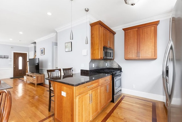 kitchen featuring stainless steel appliances, a breakfast bar, light wood-style floors, backsplash, and crown molding
