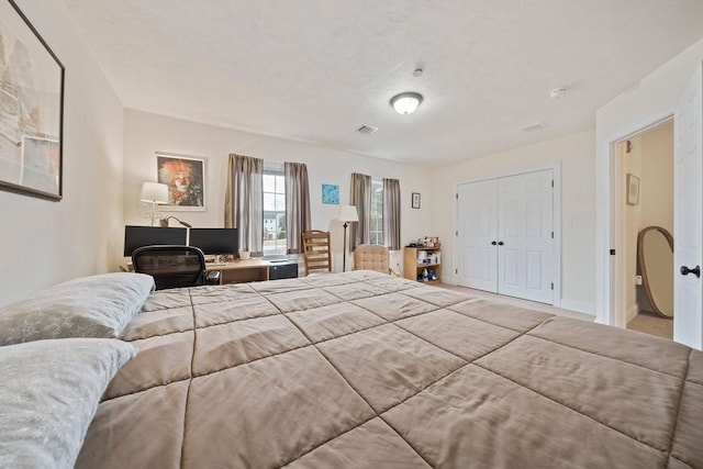 bedroom featuring a closet, visible vents, and baseboards