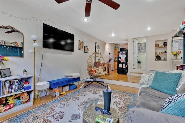living area featuring recessed lighting, ceiling fan, wood finished floors, and built in shelves