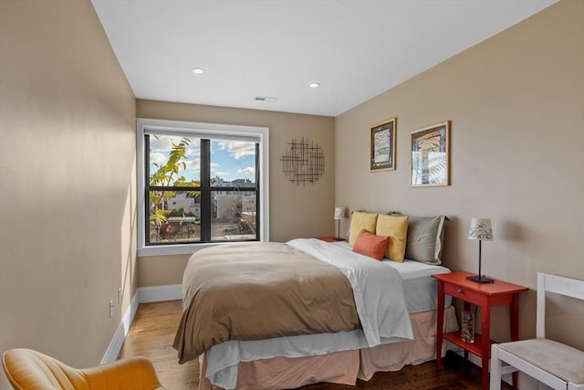 bedroom featuring light wood-type flooring, baseboards, visible vents, and recessed lighting