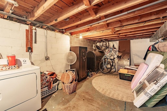 basement featuring washer / dryer