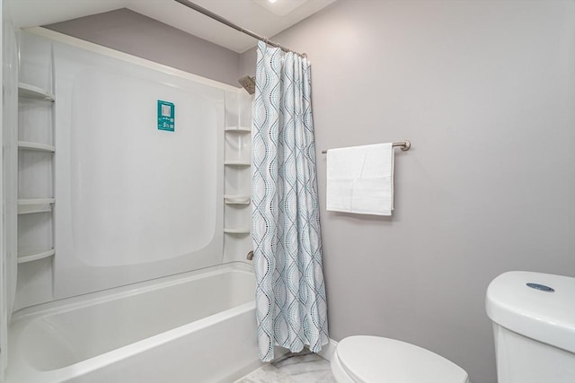 bathroom featuring shower / tub combo with curtain and toilet