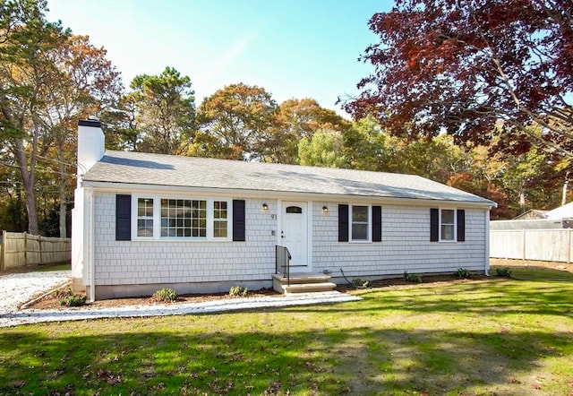 single story home with a front lawn