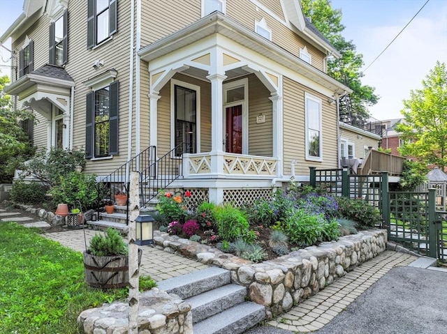 view of front of property featuring covered porch