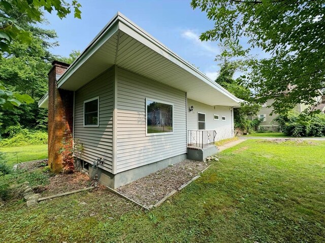 back of house featuring a lawn