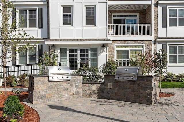 view of patio featuring a grill and an outdoor kitchen