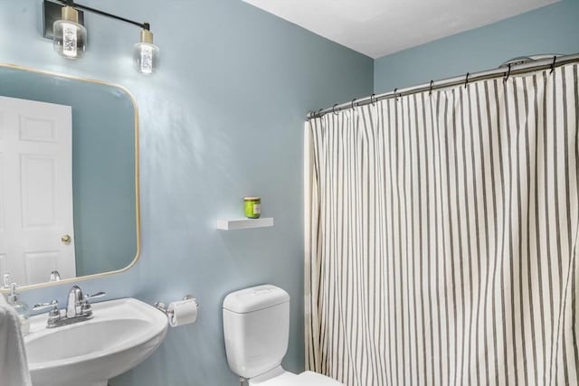 622 Hampton Way Unit 622, Abington, MA 02351 - bathroom featuring toilet, a sink, and a shower with shower curtain