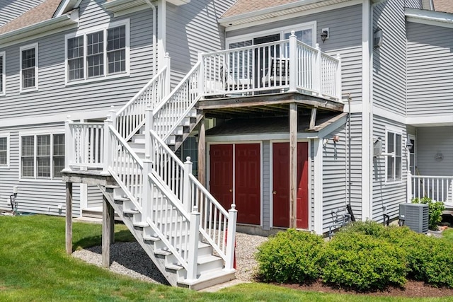 622 Hampton Way Unit 622, Abington, MA 02351 - property entrance featuring central air condition unit, a lawn, and a shingled roof