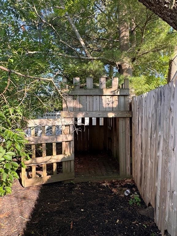 58 Lakeshore Ave, Beverly, MA 01915 - view of yard