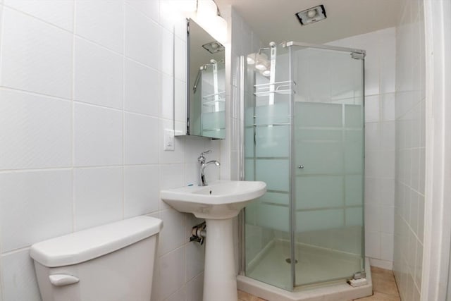 15 Dundee Rd, Quincy, MA 02171 - bathroom featuring tile walls, a stall shower, and toilet