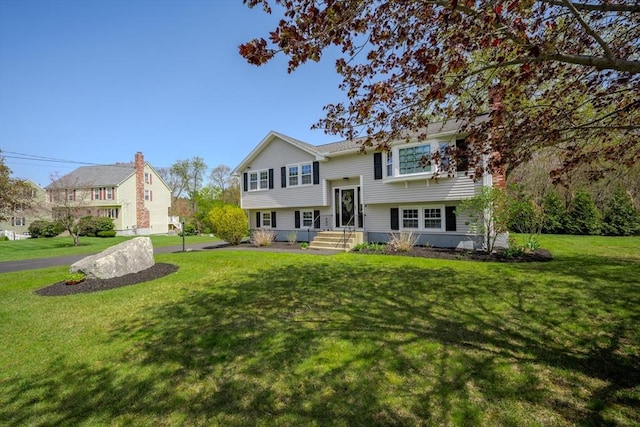 view of front facade with a front lawn