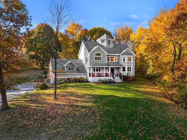 view of front facade featuring a front yard and covered porch