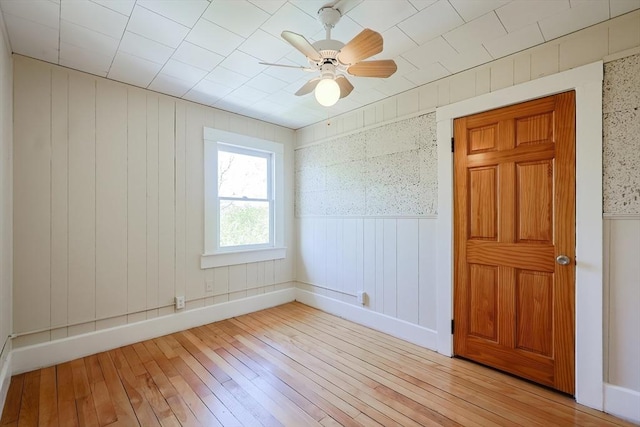unfurnished room with light wood-type flooring and ceiling fan