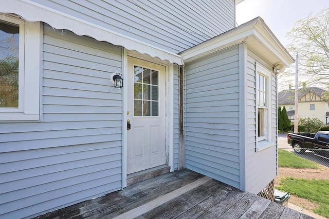 entrance to property with fence